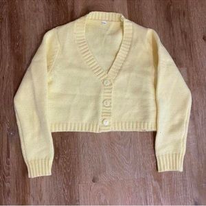 yellow v-neck knitted cardigan!
size medium